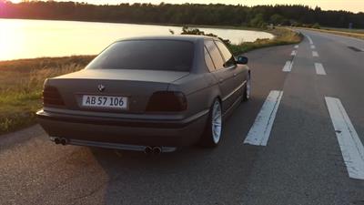 Звук выхлопа BMW E38 740i V8 (THE BEAST)