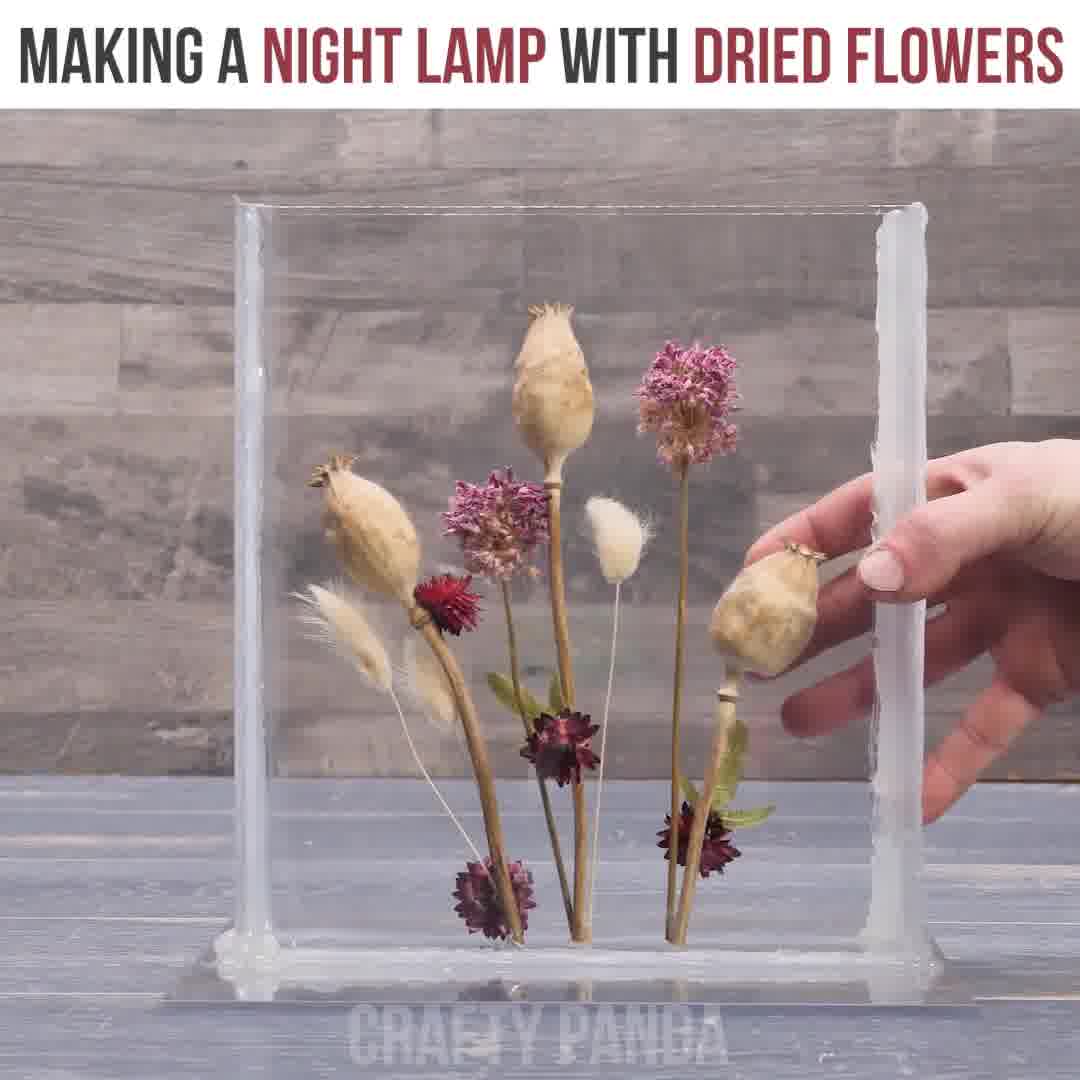 Making an epoxy night lamp with dried flowers