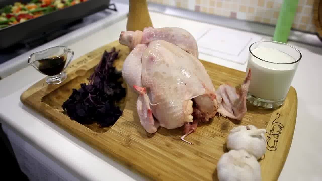 Курица в сметане с овощами