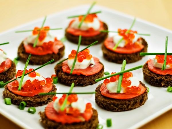 Бутерброды на праздничный стол с икрой и красной рыбой рецепты с фото простые и вкусные