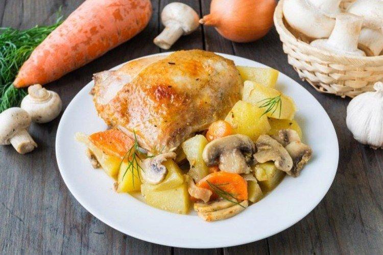 Курица с картошкой и грибами в духовке