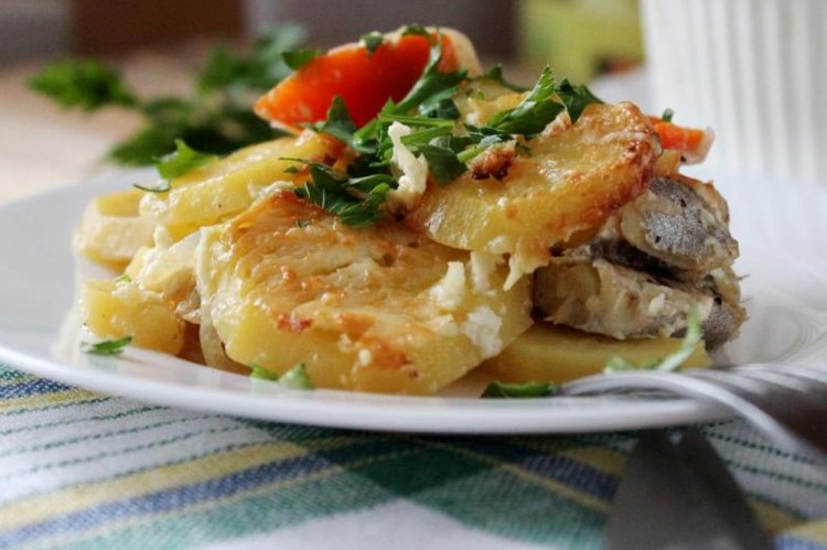 Рыба с картошкой в сливочном соусе